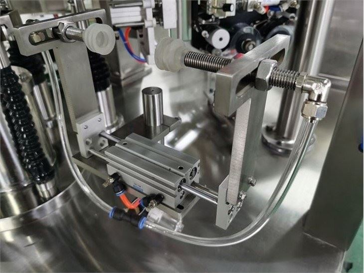 Stand Up Pouch Filling And Sealing Machine